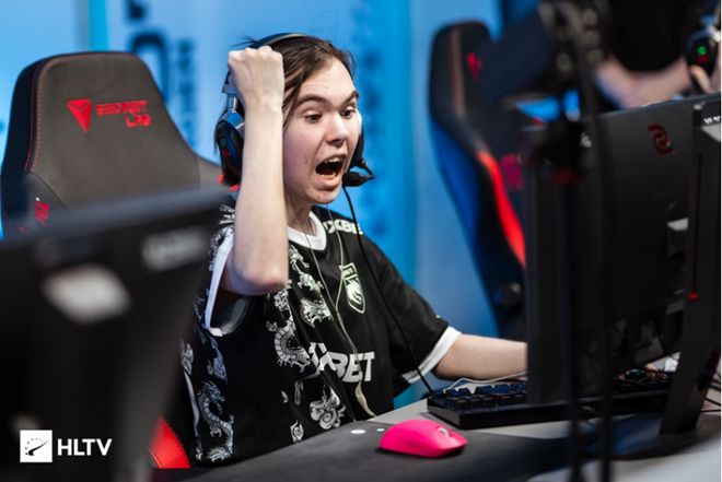 我们期待他 我们期待他