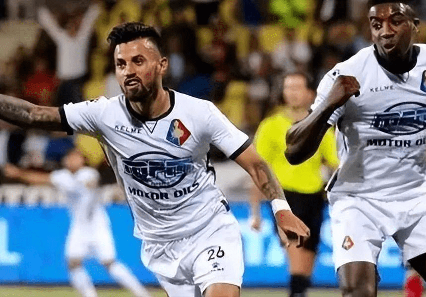 次聚集在比 次聚集在比